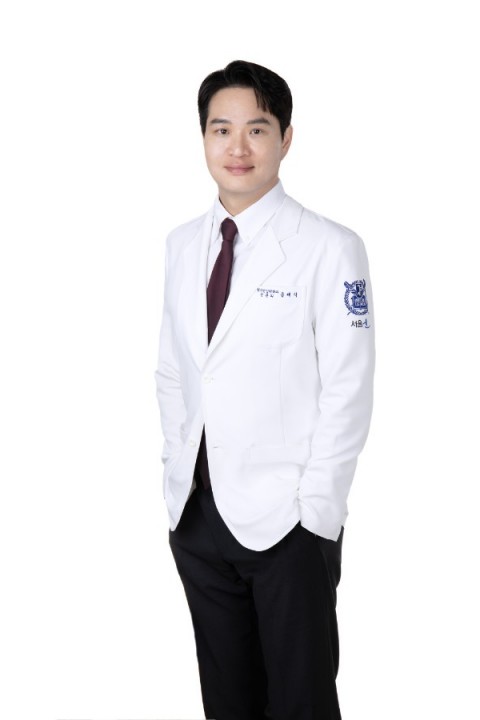 변호사 사진입니다.